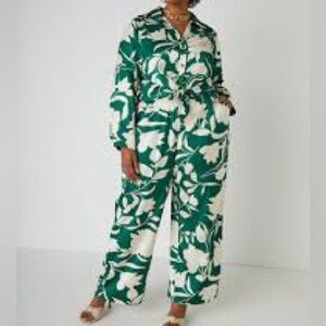 Ashley Stewart 2-piece Green and White Floral Top and Pants Size 22/24